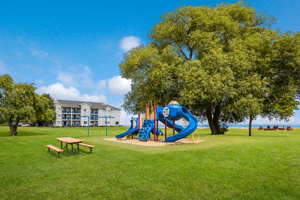 Best Western Harbour Pointe Lakefront - Tap to explore photos