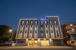 Via Kapashera Residency, Delhi