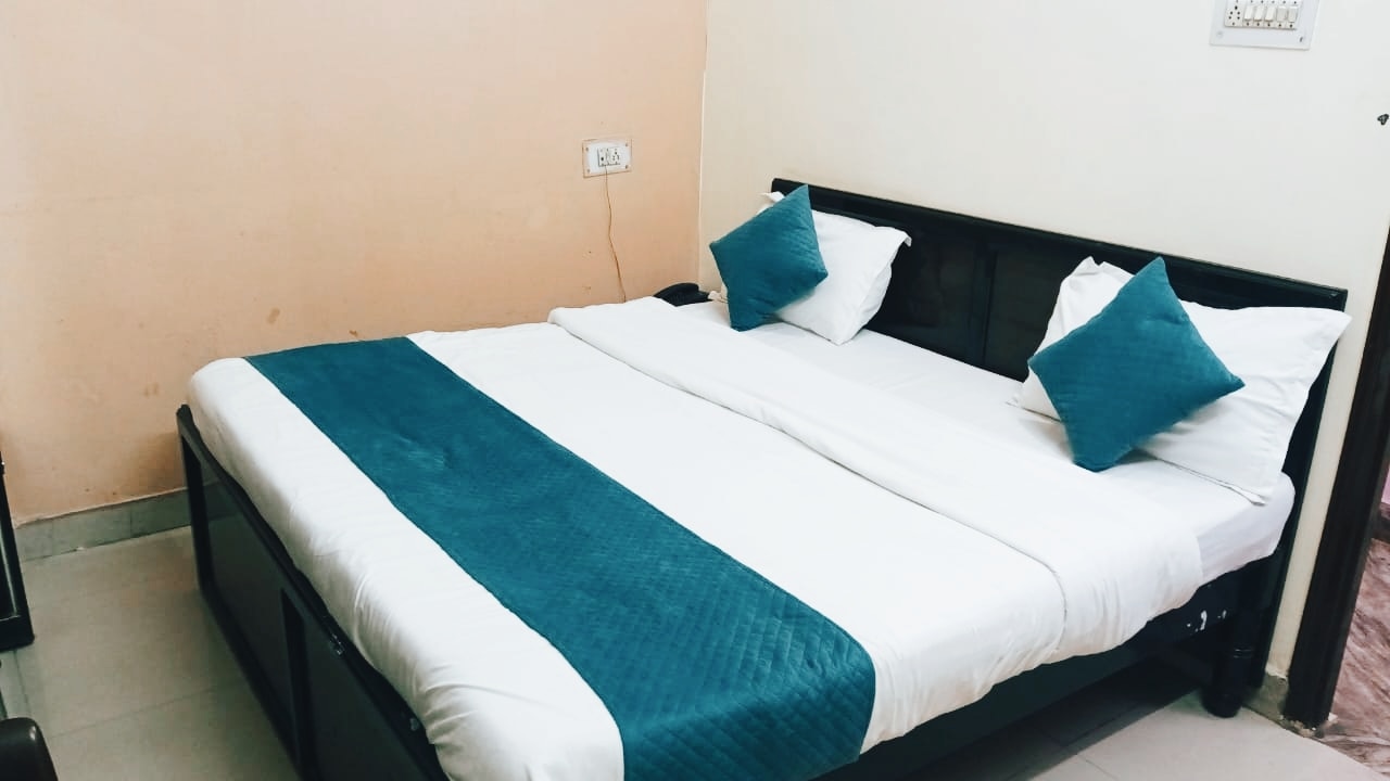 Shree Mangalam Guest House - Tap to explore photos