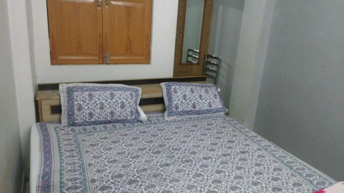 Jaipuriya Guest House (AC Room) - Tap to explore photos