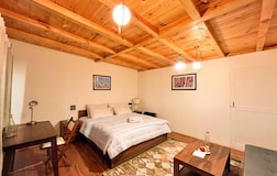 Deluxe Luxury Cottage