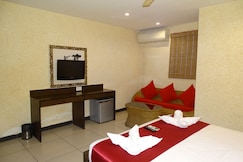 Hotel Sunshine ( Free Airport transfers), Thane