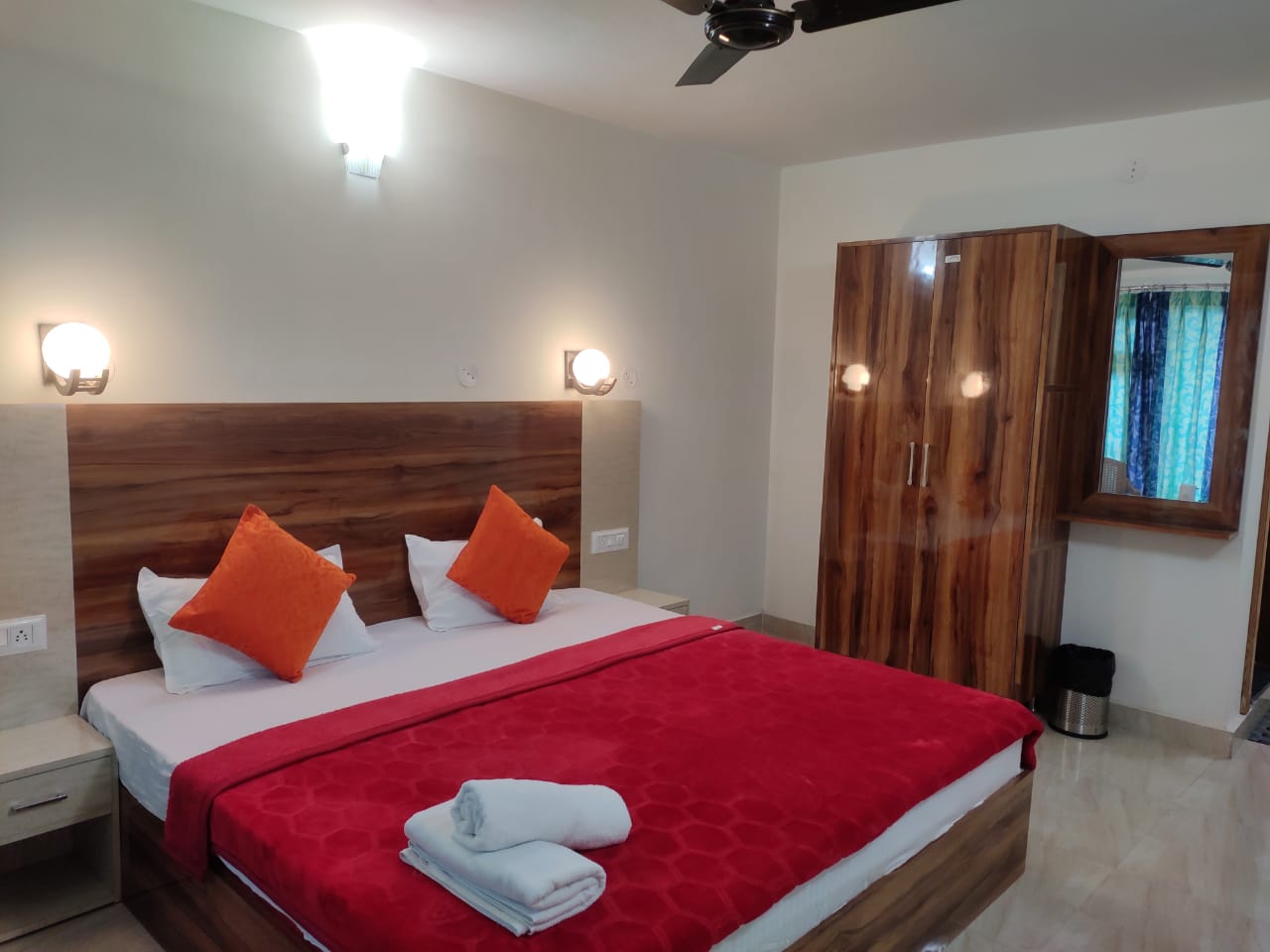 Oak Bliss Guest House - Tap to explore photos