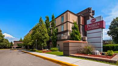 Best Western Premier Toronto Airport Carlingview Hotel - Tap to explore photos