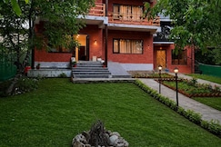 The walnut house, Pahalgam