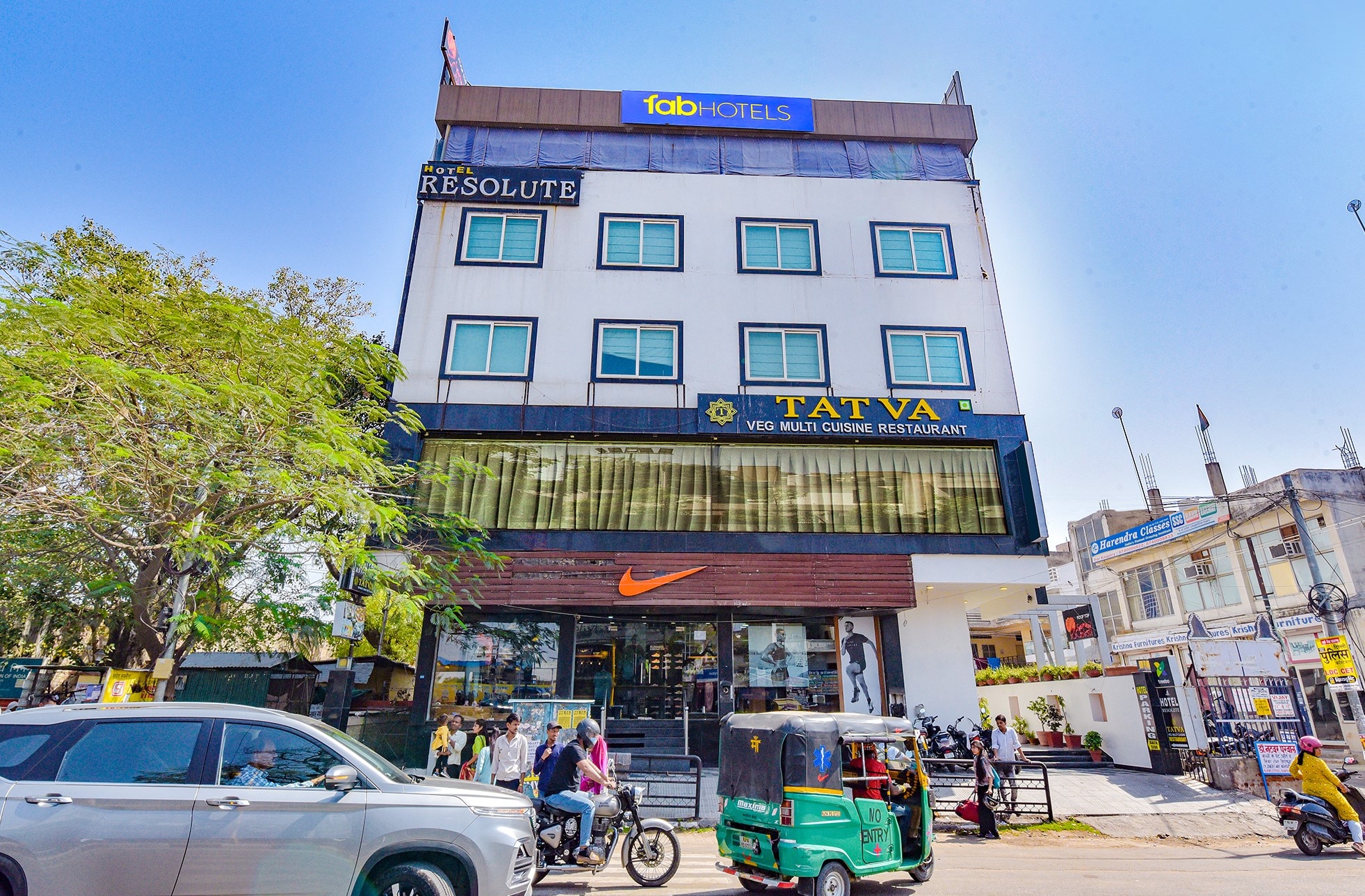FabHotel Resolute - Tap to explore photos