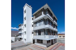 Dee Grand Marq Hotel, Kargil