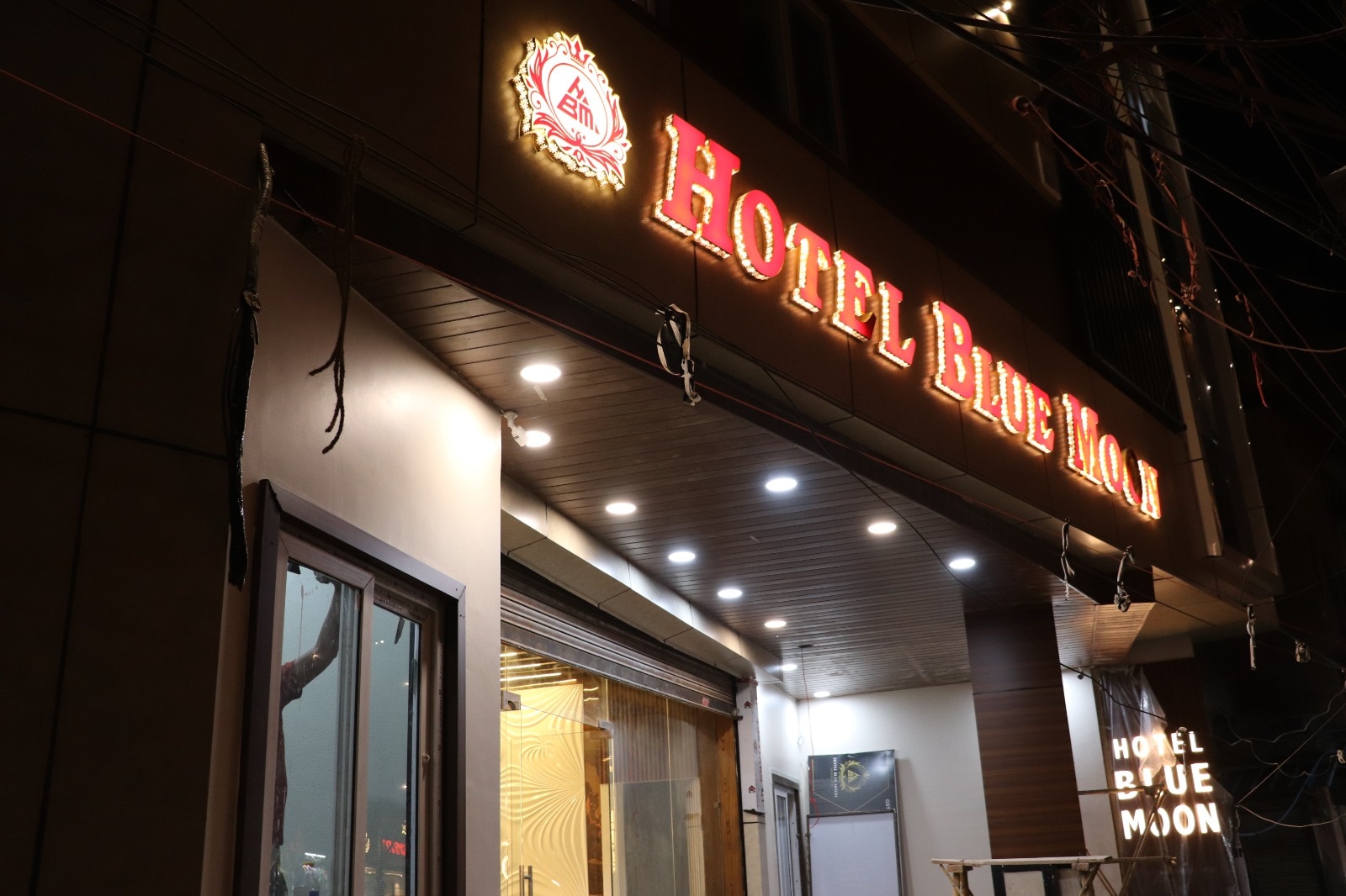 Hotel Blue Moon - Tap to explore photos