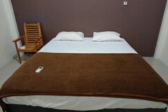 Hotel O Fanilly Guest House MarabahanNearJembatan Rumpiang, Banjar