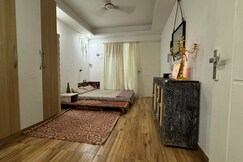 Teddy Bear cage, Delhi