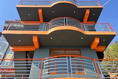 12 Monks - Dharamkot, Bhagsu, McLeodGanj, Dharamshala