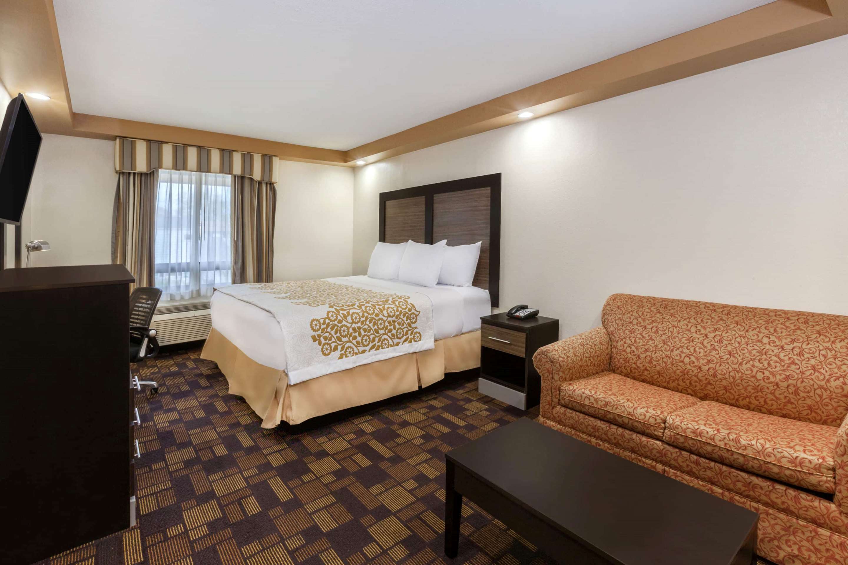 Days Inn by Wyndham Iselin / Woodbridge - Tap to explore photos