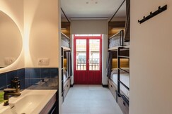 Latroupe La Granja, Vizcaya