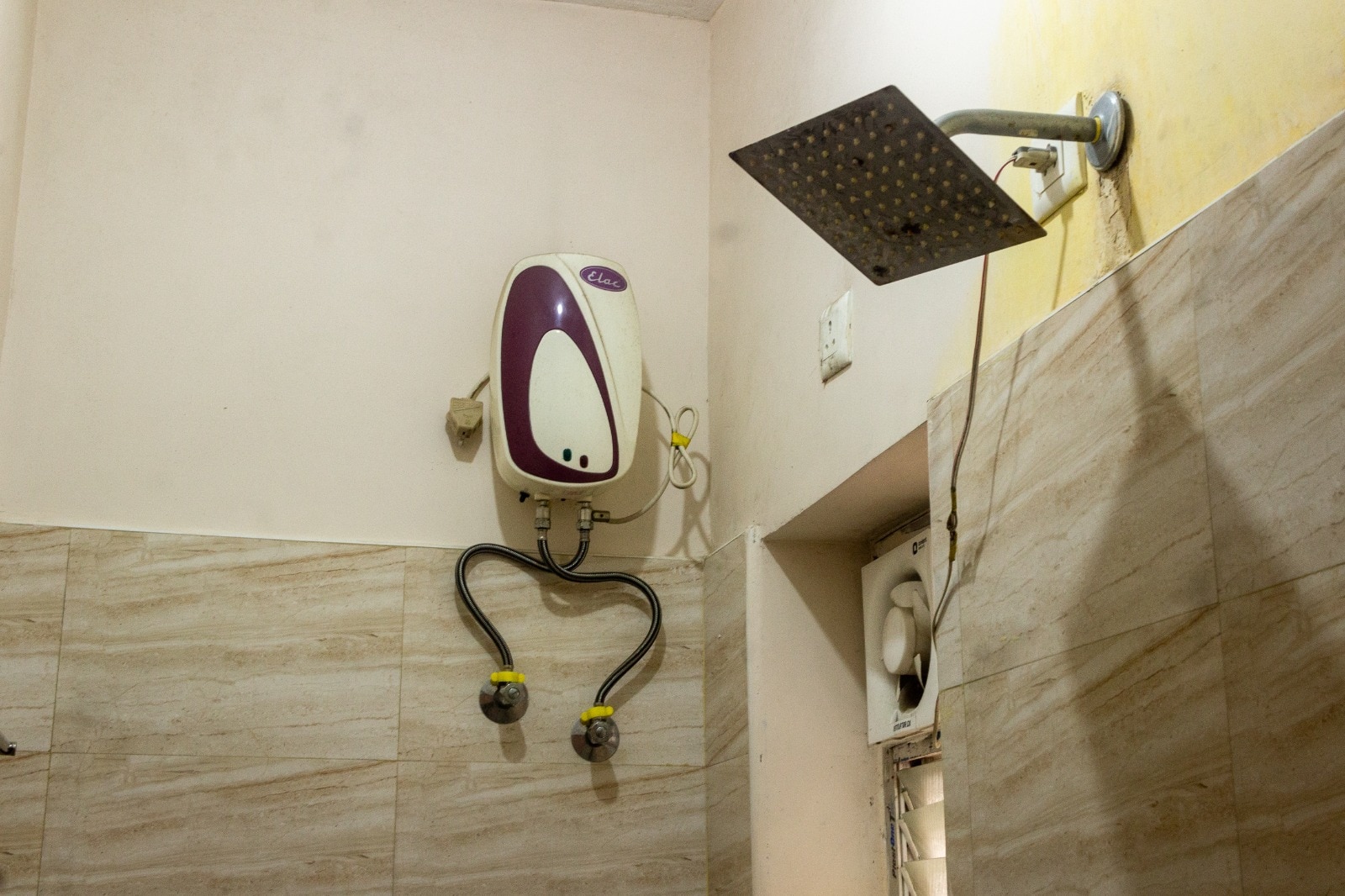 WHITES INN NEARBY CHENNAI AIRPORT - Tap to explore photos