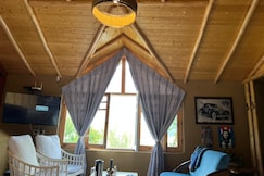 Sahasrara Mud House -Peaceful Stay- by Homeyhuts, Manali