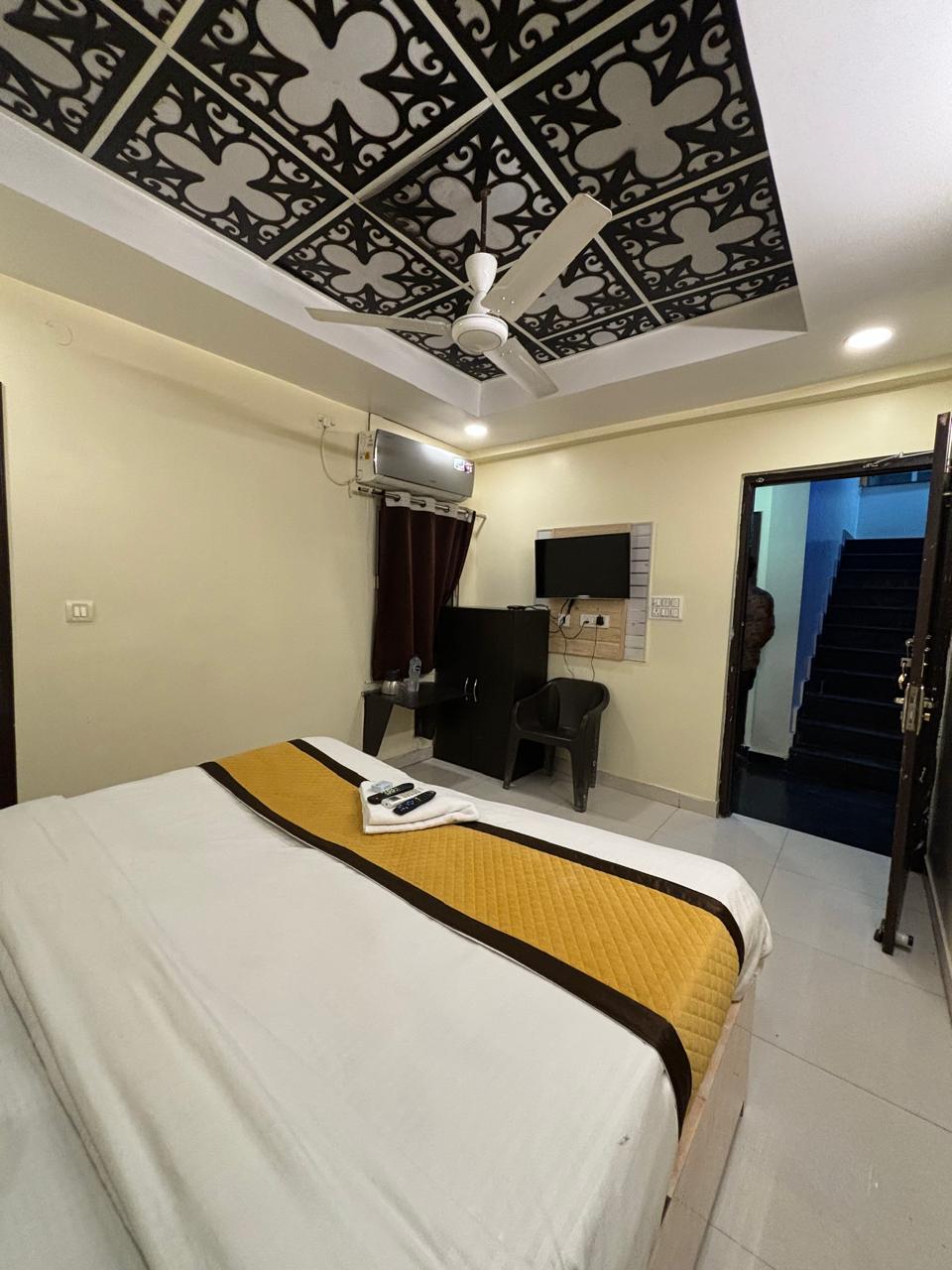 Hotel Richa Grand Inn - Tap to explore photos