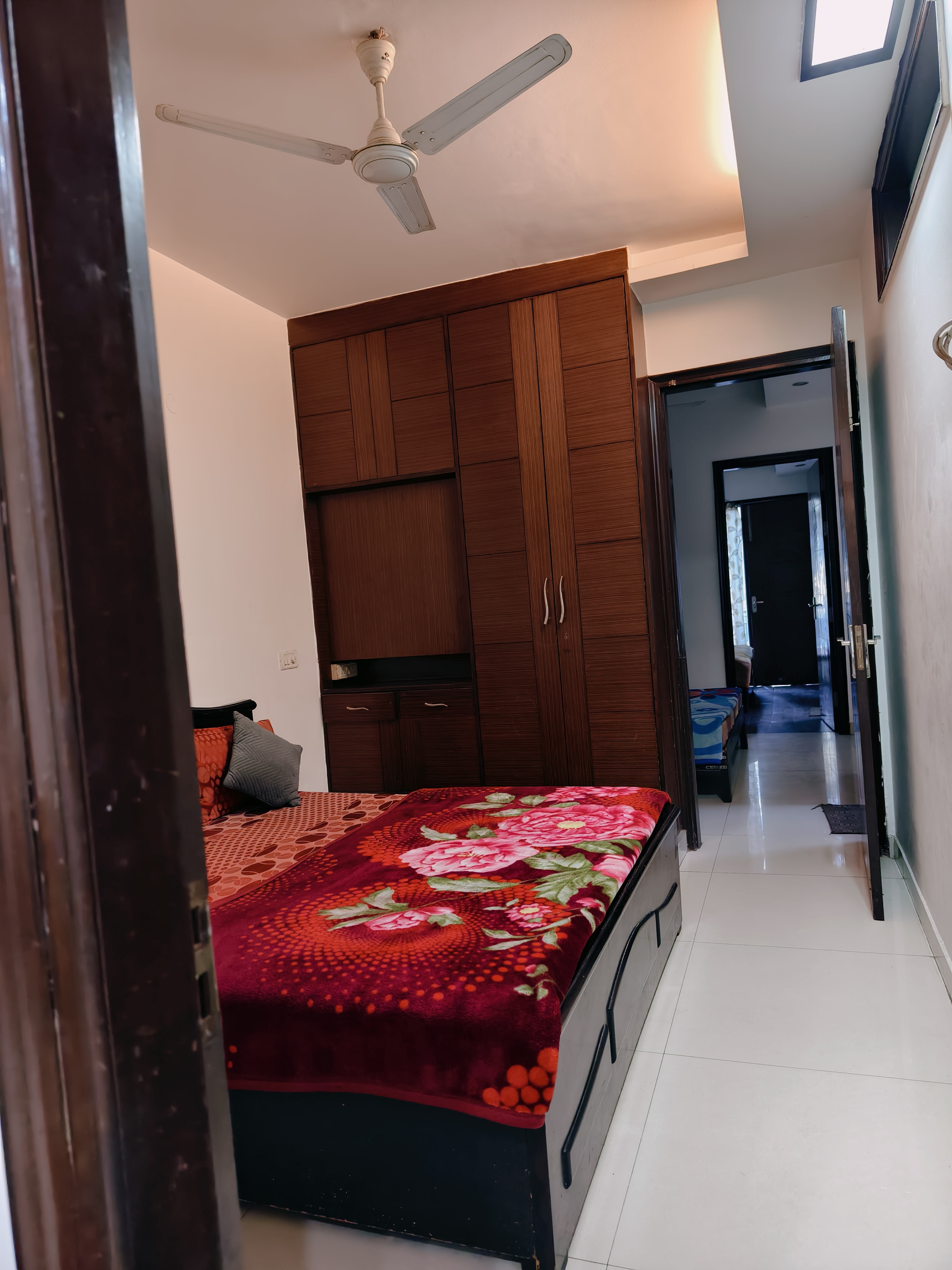 81-Lajpat Nagar II - Tap to explore photos