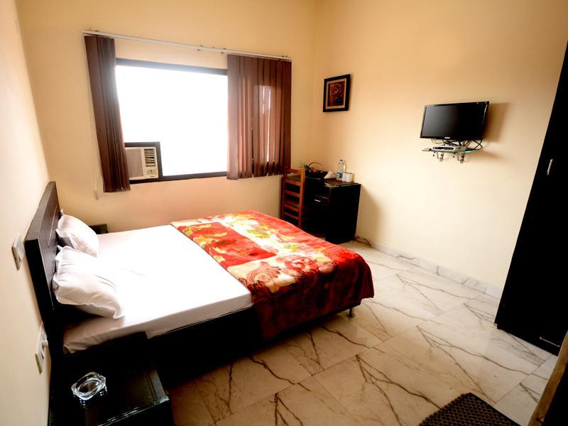 Hotel Mehra Inn - Tap to explore photos