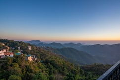 Breathtaking Views | 2 BR Apartment near Kasauli, Solan