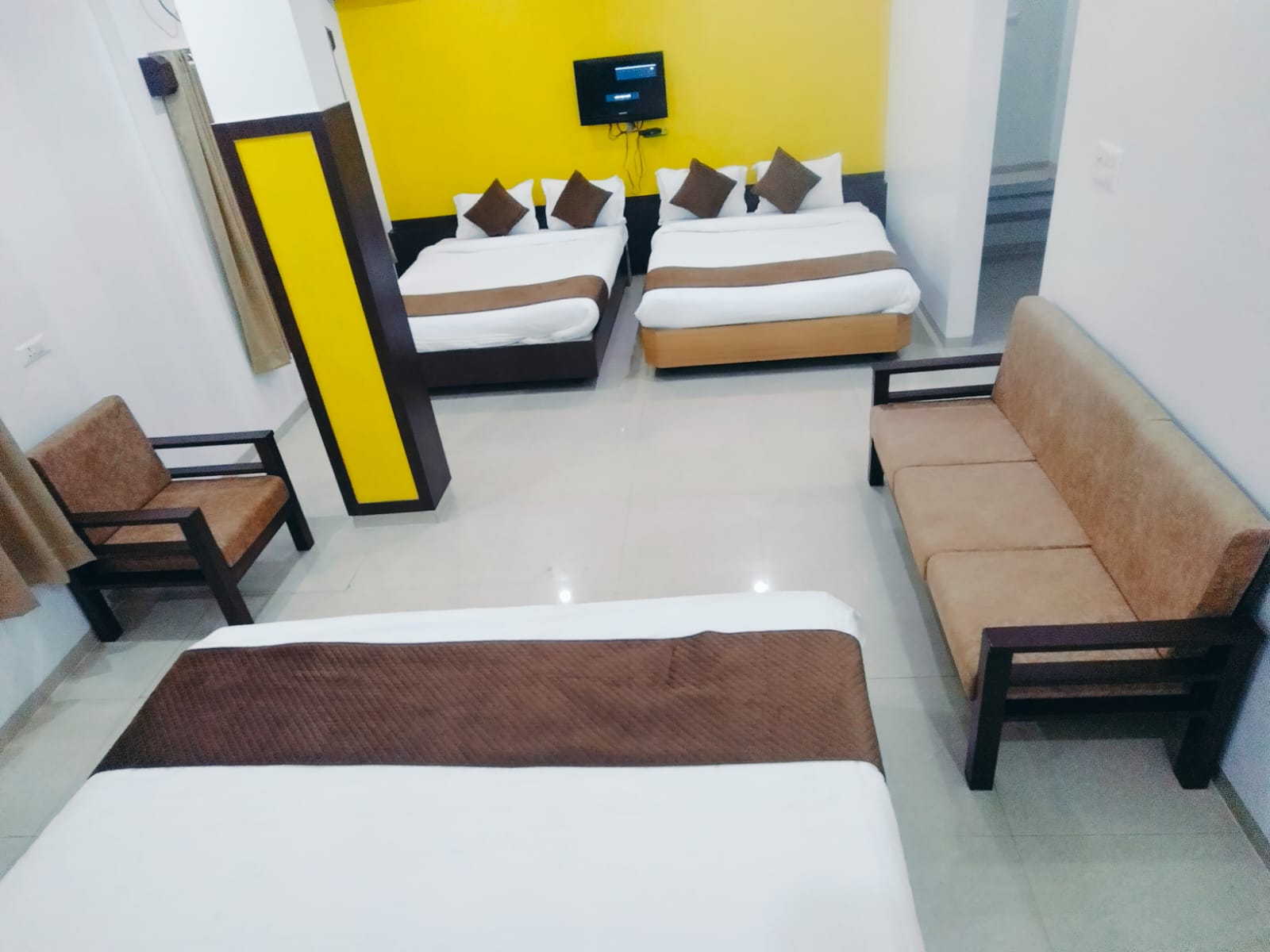 Hotel Mathura Inn - Tap to explore photos