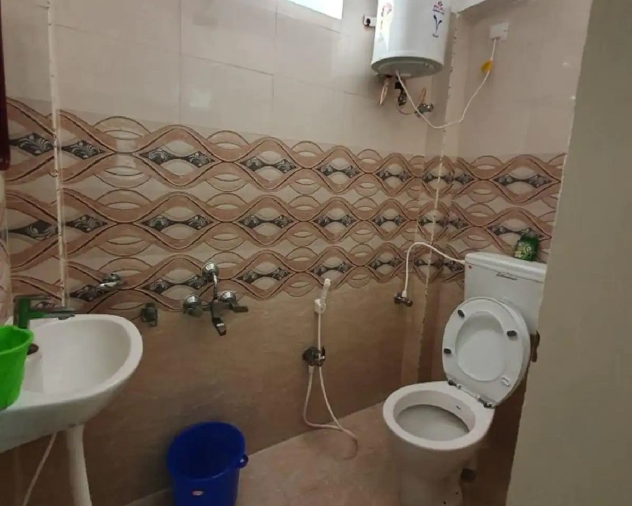 Shanmuga Guest House - Tap to explore photos
