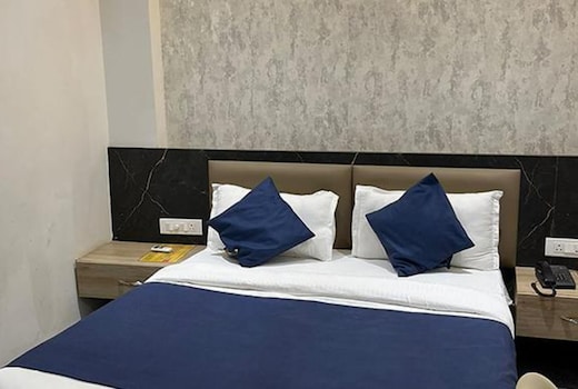 FabHotel Cosmos Green