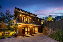 UNCLE BOBS by V are Family, Kasauli