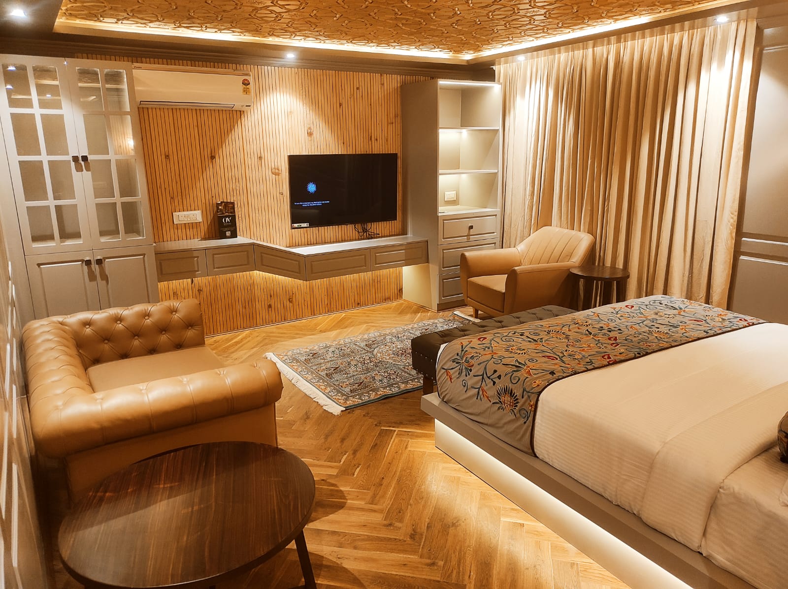 OV Boutique Hotel - Tap to explore photos