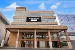 Super Townhouse ORR Marathahalli Formerly Krishna Boutique, Bangalore