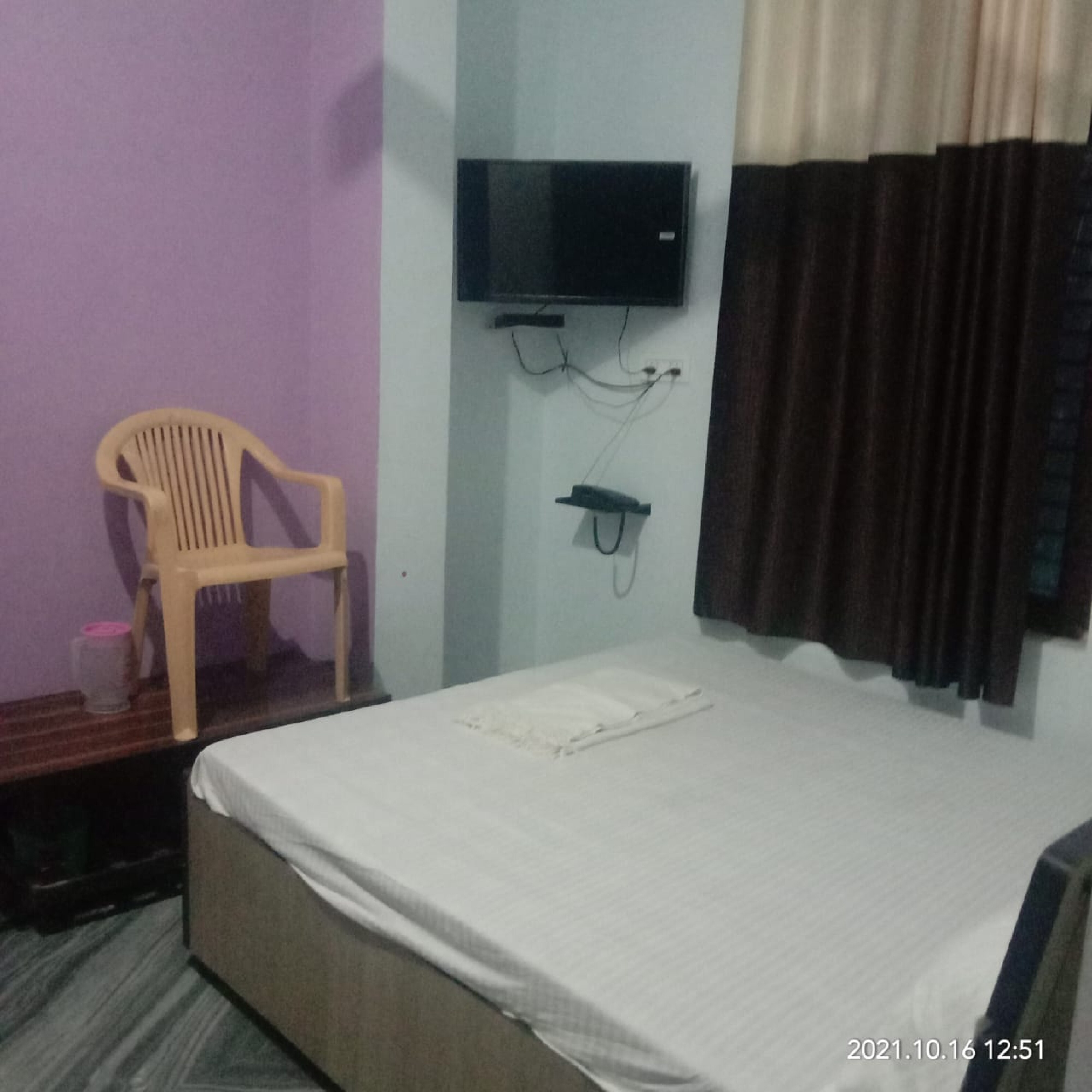 Suresh Guest House & Hotel - Tap to explore photos