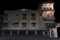 HOTEL O 4 SQUARE A LUXURY ROOMS NEAR RDC MAIN MARKET, Ghaziabad