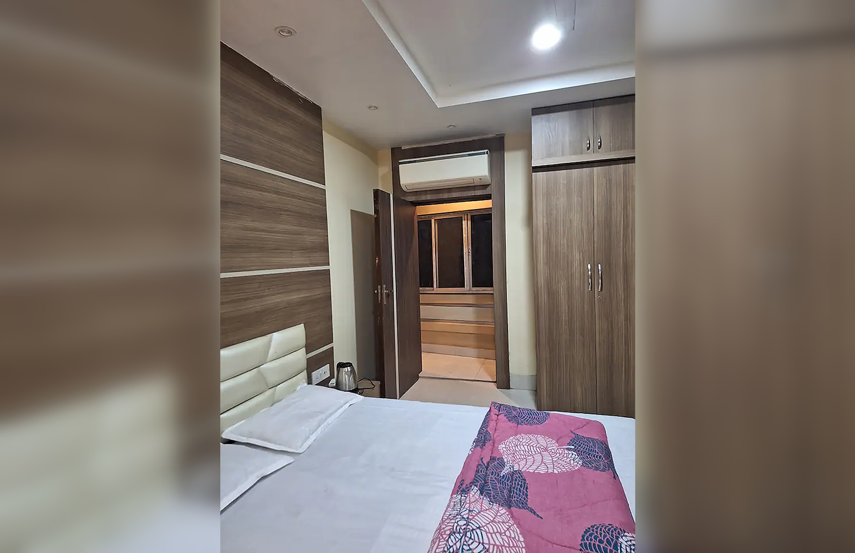 Mavenoak 2BHK Apartment at South Kolkata - Tap to explore photos
