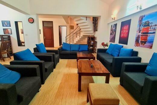Hostel Lifespace- Bunks & Private Rooms in a Luxurious Villa