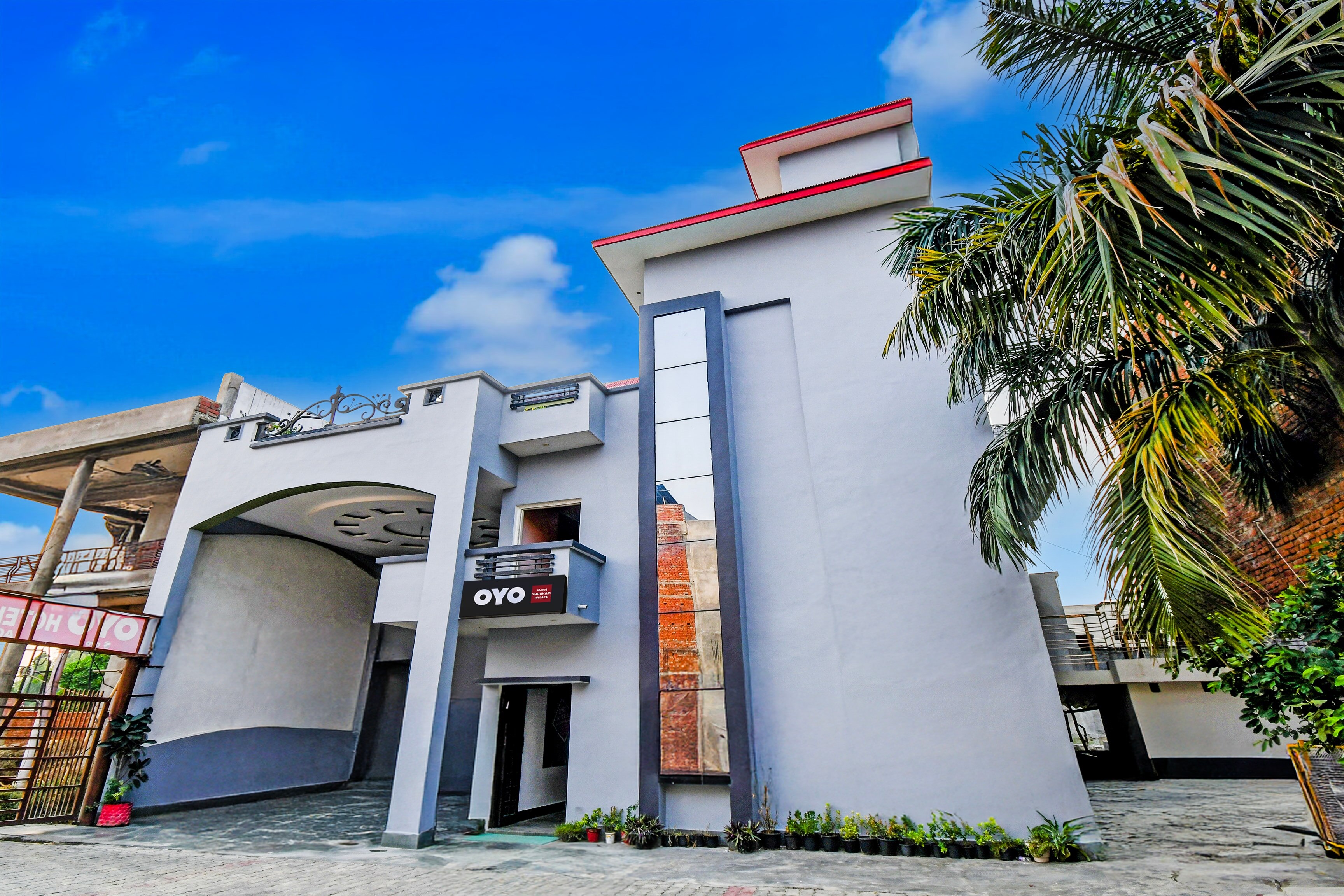 Hotel O SHUBHAM PALACE - Tap to explore photos