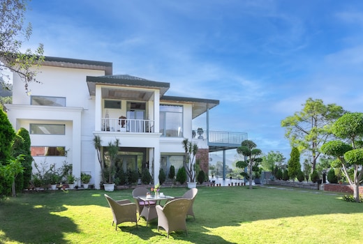 StayVista at Haze @ Aykon Estate w/ Outdoor Pool