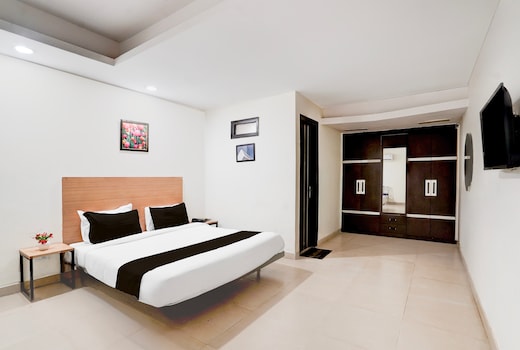 Super Townhouse Patparganj Near Max Super Speciality Hospital