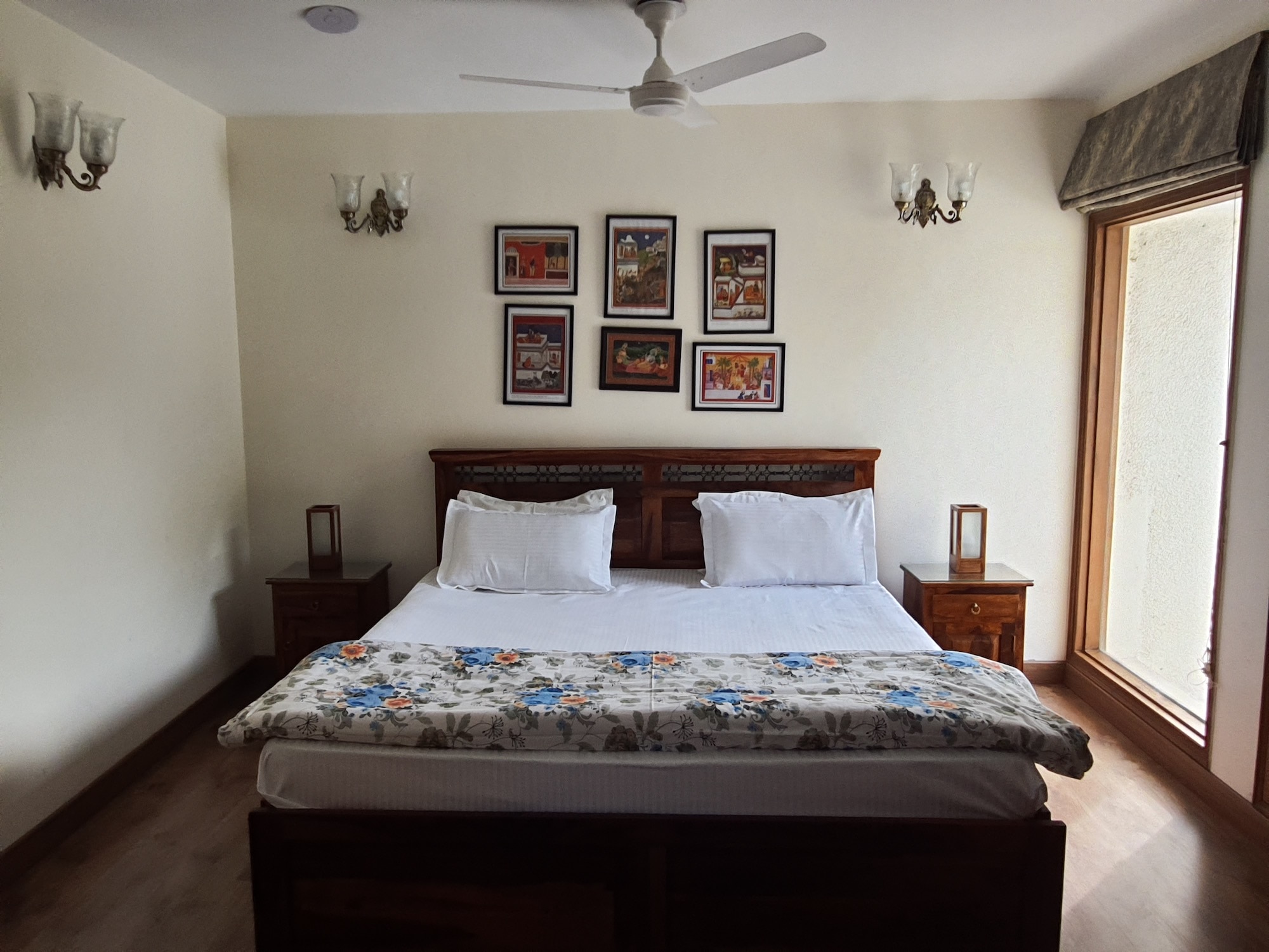 Private Studio @DLF Phase-1 - Tap to explore photos