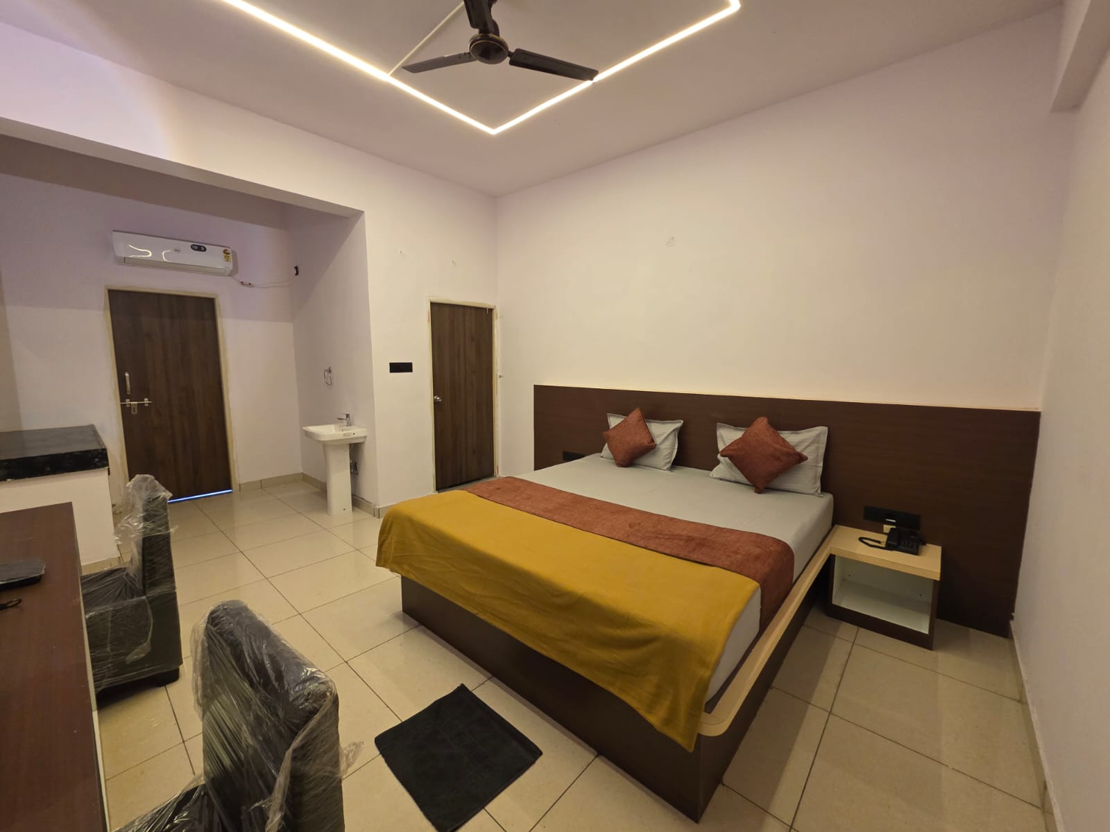 HOTEL GOLDY PREMIUM - Tap to explore photos