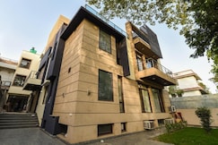 Tavisha Villa Filmcity Road, Noida