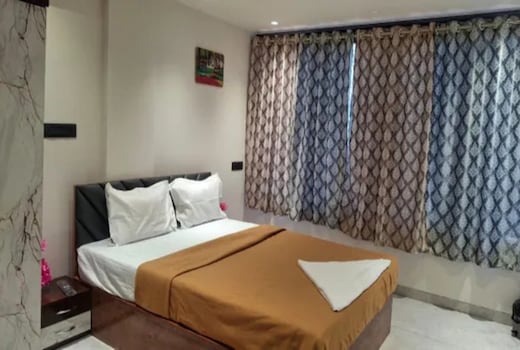 FabHotel Opulence Stay