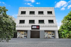 Hotel O New Sri Sai Amaravati Lodge, Hyderabad