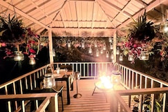The Flamingo - Treehouse with ensuite Jacuzzi, Mussoorie