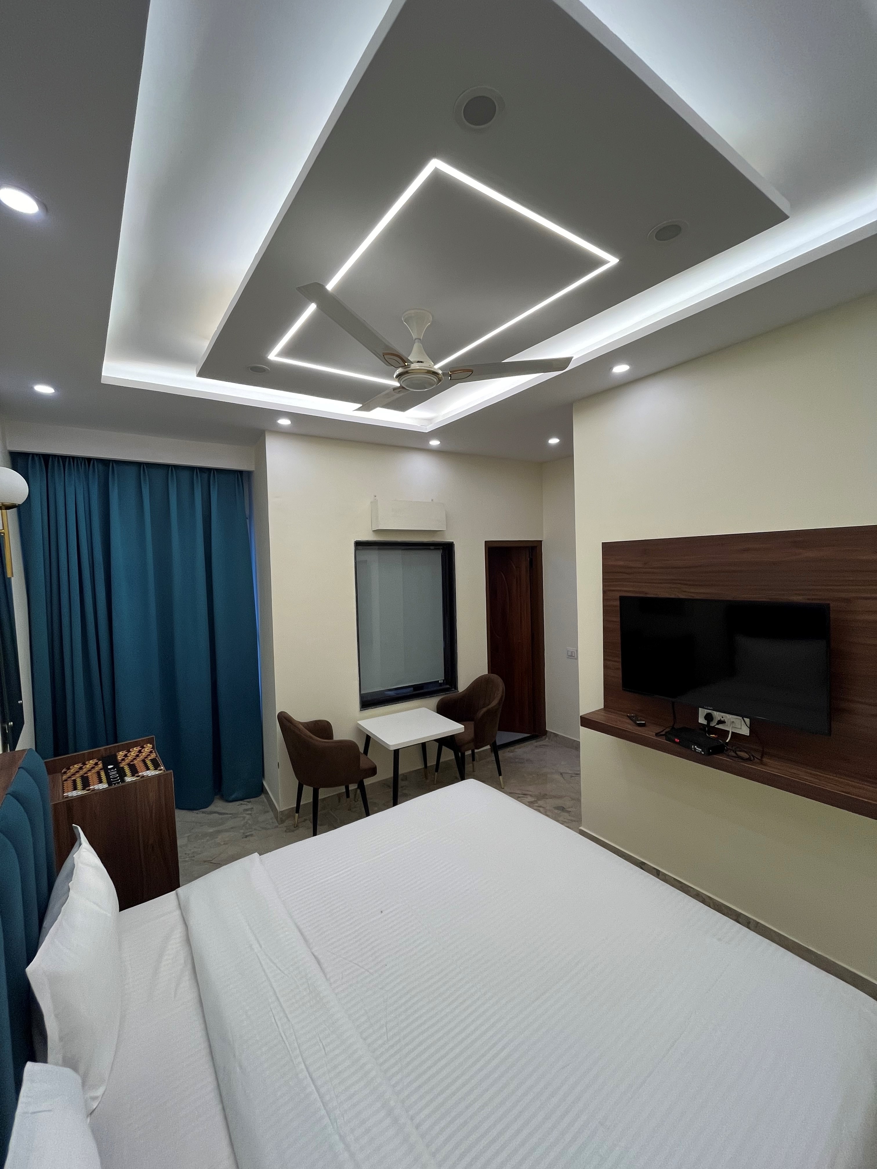 Hotel Divshikha - Tap to explore photos