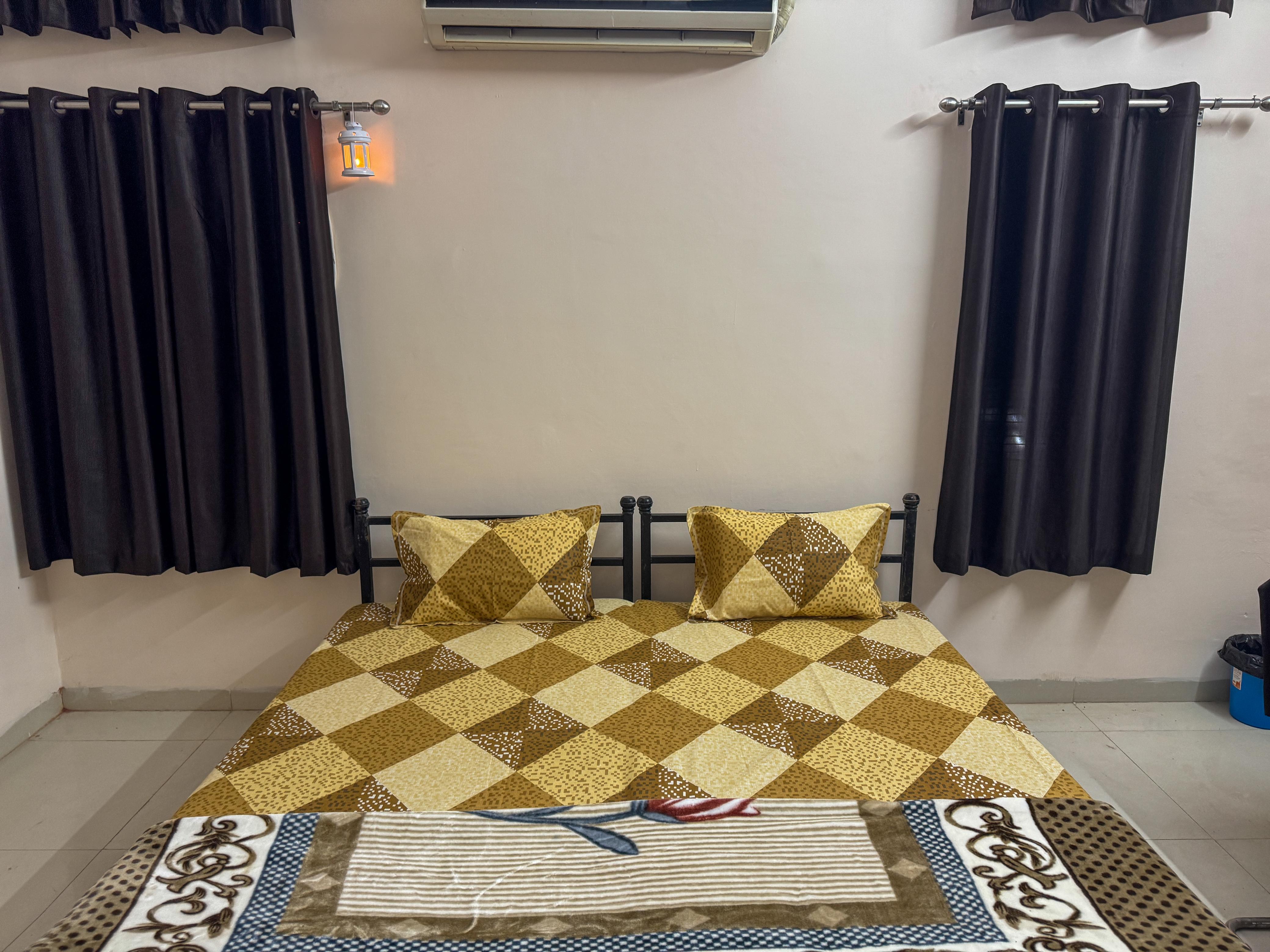 Cozy Corner   200mts from Allahabad Junction - Tap to explore photos