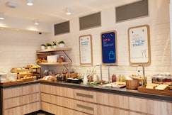 Holiday Inn Express Amsterdam - City Hall, an IHG Hotel, Amsterdam