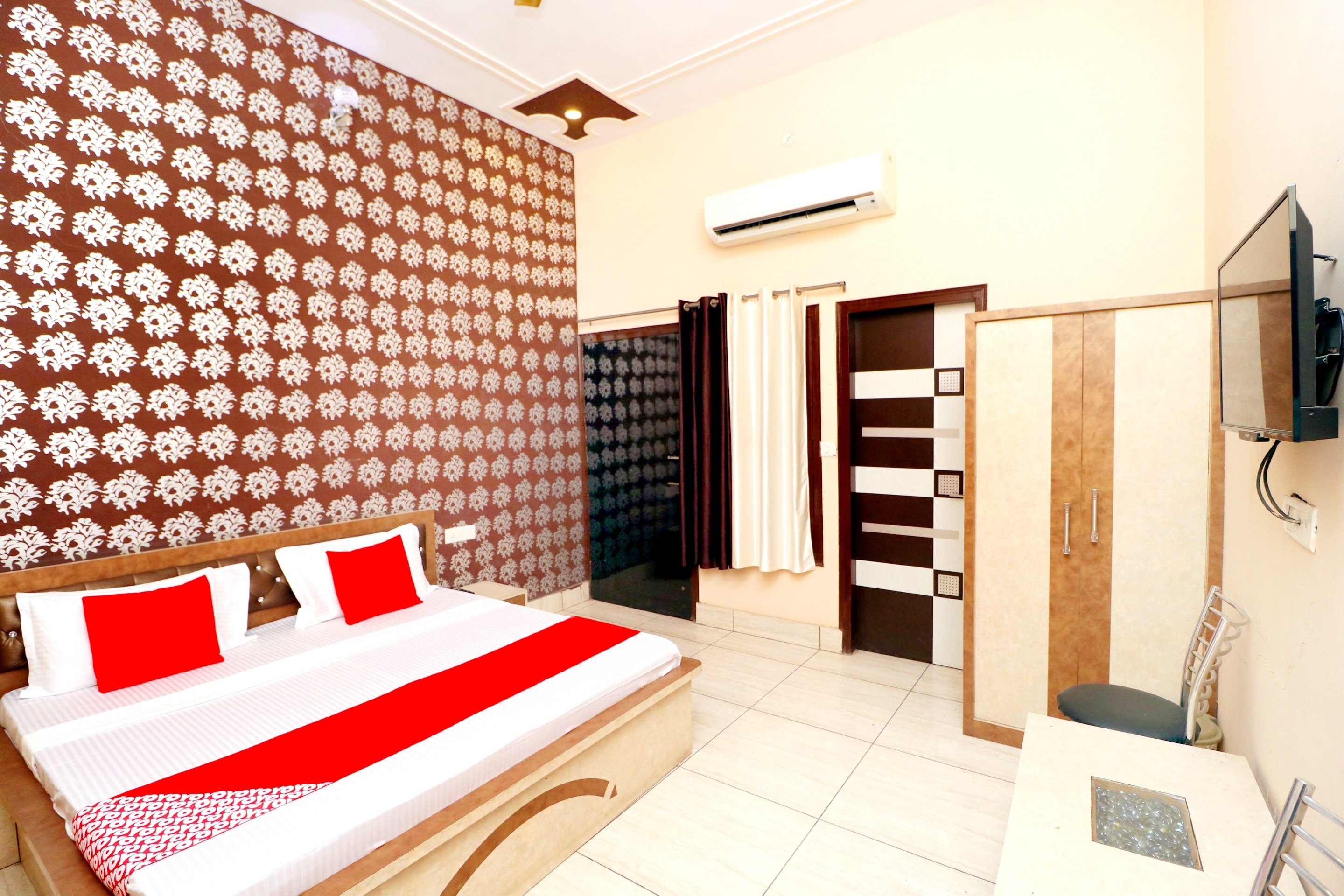Hotel O Pushp Vatika - Tap to explore photos