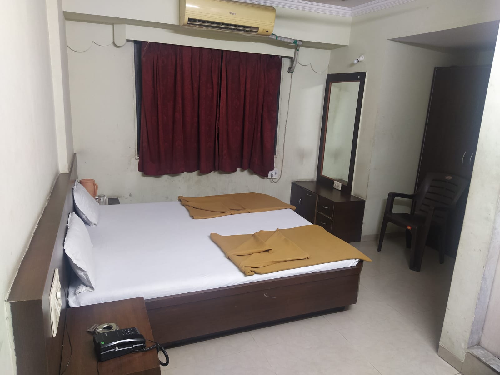 Hotel Rahil International - Tap to explore photos