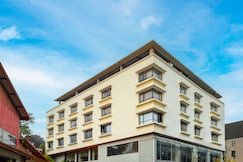 Yashshree Sanderling Mall Road