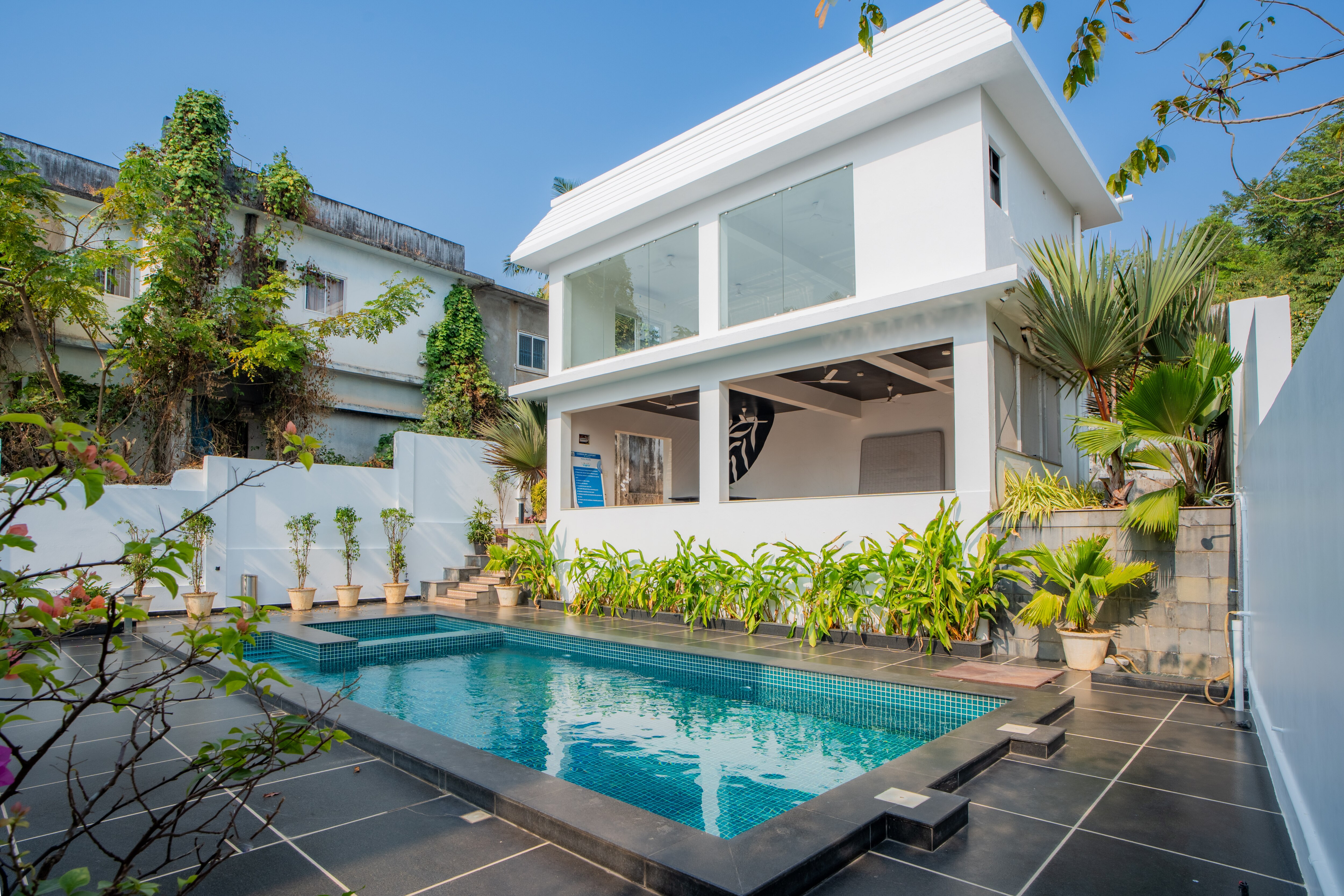 Exquisite 2 BHK Apartment in the Heart of Candolim - Tap to explore photos
