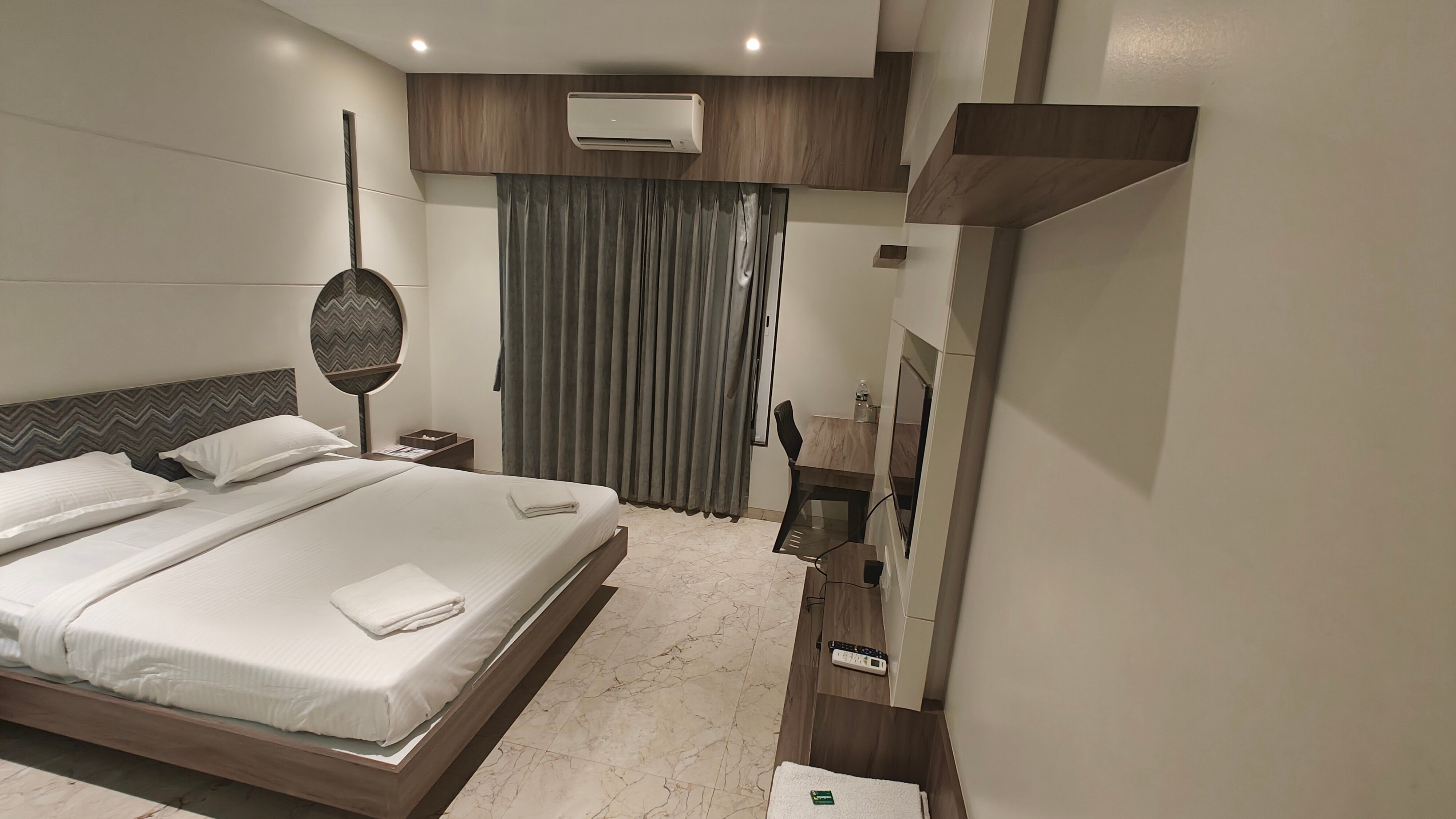 Hotel Dwarka Grand 4